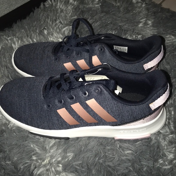 Adidas shoes - Picture 3 of 4